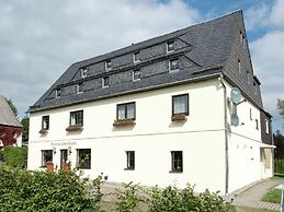 Classy Holiday Home in Deutschneudorf near Glockenwanderweg