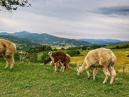 Belvilla by OYO Hilltop Holiday Home With Garden