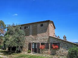 Belvilla by OYO Hilltop Holiday Home With Garden