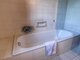 Belvilla by OYO Hilltop Holiday Home With Garden