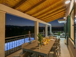 Splendid Villa With Panoramic View