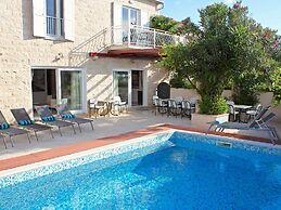 Magnificent Villa in Supetar With Swimming Pool