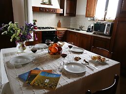 Belvilla by OYO Rustic Farmhouse With Terrace