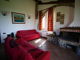 Belvilla by OYO Rustic Farmhouse With Terrace