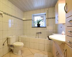 Cottage in Former Farmhouse in Tillet