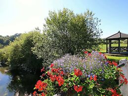 Classy Holiday Home in Martilly with Hot Tub