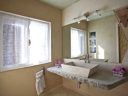 Stylish 1 Bedroom Apartment Near the Sea
