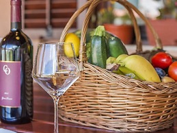 Heritage House in Orihi With an Elegant Garden