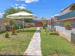 Heritage House in Orihi With an Elegant Garden