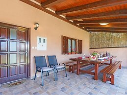 Heritage House in Orihi With an Elegant Garden