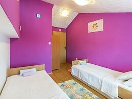 Heritage House in Orihi With an Elegant Garden