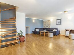 Heritage House in Orihi With an Elegant Garden