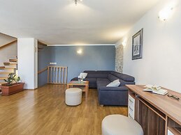 Heritage House in Orihi With an Elegant Garden