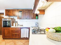 Heritage House in Orihi With an Elegant Garden