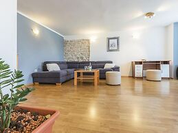 Heritage House in Orihi With an Elegant Garden