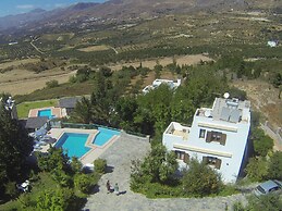 Villa in Lefkogia With Private Pool