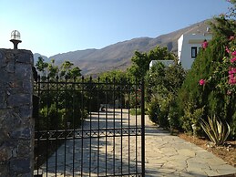 Chic Villa in Lefkogia Crete With Swimming Pool