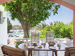 Villa in Lefkogia With Private Pool