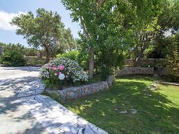 Modish Villa in Lefkogia Crete With Swimming Pool