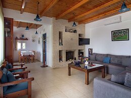 Villa in Lefkogia Crete With Swimming Pool