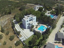 Villa in Lefkogia Crete With Swimming Pool