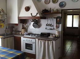 Scenic Holiday Home in Pastrengo near Lazise Lake & City Center