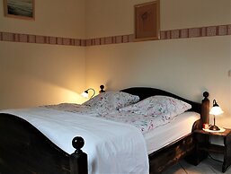 Geraeumige Ferienwohnung in Boltenhagen mit Garten