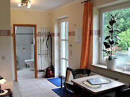 Geraeumige Ferienwohnung in Boltenhagen mit Garten