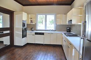 Spacious Villa in Vilamoura With Barbecue