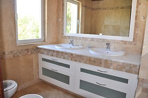 Spacious Villa in Vilamoura With Barbecue