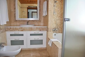 Spacious Villa in Vilamoura With Barbecue