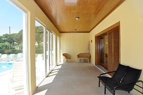 Spacious Villa in Vilamoura With Barbecue