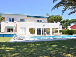 Spacious Villa in Vilamoura With Barbecue