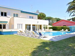 Spacious Villa in Vilamoura With Barbecue