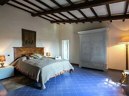 Villa with Private Swimming Pool & Spacious Garden in Valdichiana near