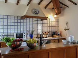 Villa with Private Swimming Pool & Spacious Garden in Valdichiana near