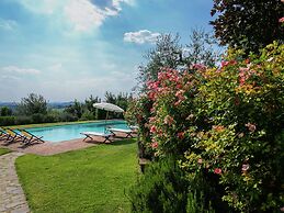 Villa with Private Swimming Pool & Spacious Garden in Valdichiana near