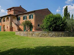 Villa with Private Swimming Pool & Spacious Garden in Valdichiana near