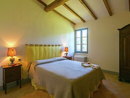 Villa with Private Swimming Pool & Spacious Garden in Valdichiana near