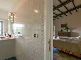 Villa with Private Swimming Pool & Spacious Garden in Valdichiana near
