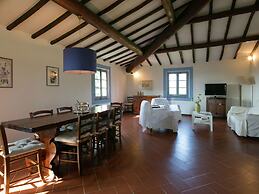 Villa with Private Swimming Pool & Spacious Garden in Valdichiana near