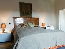 Villa with Private Swimming Pool & Spacious Garden in Valdichiana near