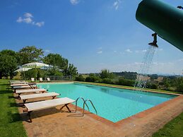 Villa with Private Swimming Pool & Spacious Garden in Valdichiana near