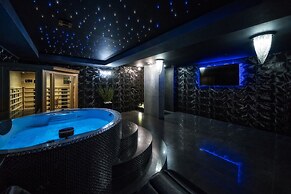 Luxury Villa with View of Tatra Mountains, Sauna, Hot Tub, Swimming Po