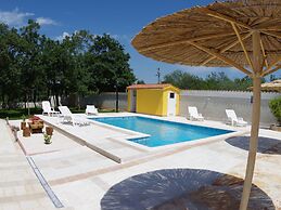 Detached House at Country Side, Fenced Private Garden Ideal for 2 Fam,