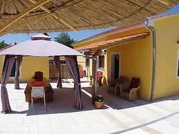 Detached House at Country Side, Fenced Private Garden Ideal for 2 Fam,