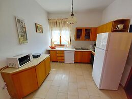 Detached House at Country Side, Fenced Private Garden Ideal for 2 Fam,