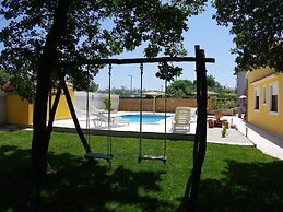 Detached House at Country Side, Fenced Private Garden Ideal for 2 Fam,