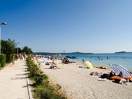 Detached House at Country Side, Fenced Private Garden Ideal for 2 Fam,