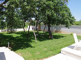 Detached House at Country Side, Fenced Private Garden Ideal for 2 Fam,